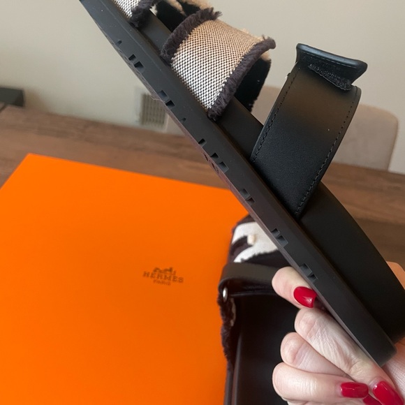 SOLD Hermes Fringe Chypre Sandals - Picture 6 of 13